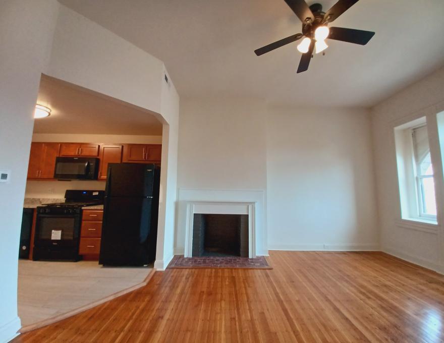 1812 Eutaw #400 - Kitchen/Living Room